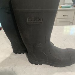 steel toe, slip resistant boots size 7 men’s