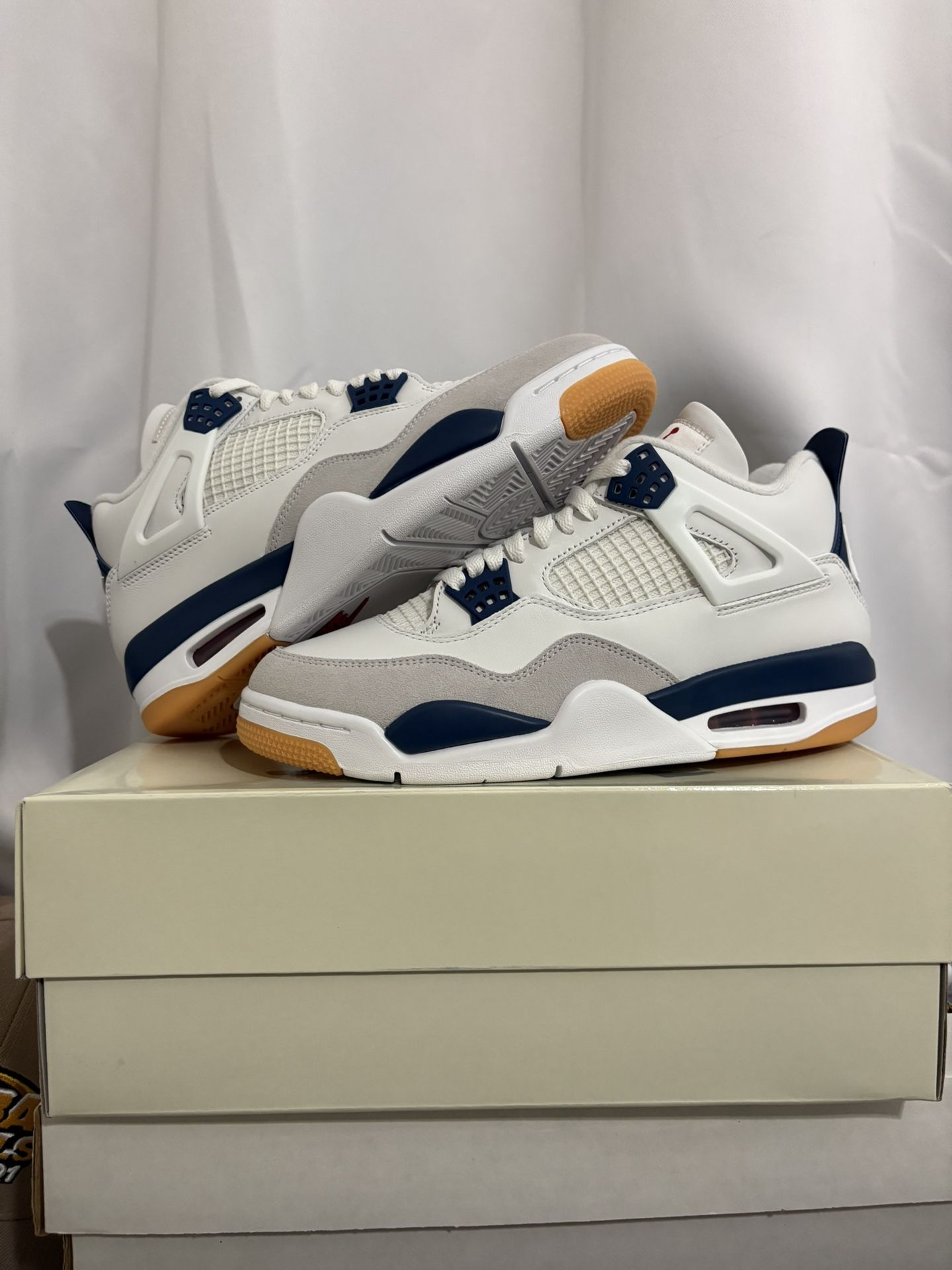 Jordan 4 SB Navy Size 9