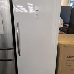 Frigidaire FRAE2024AW
33 Inch Freestanding All-Refrigerator