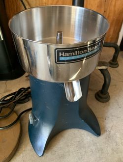 Hamilton Beach Electric Citrus Juicer only machine like new accessories is not included