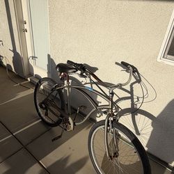 Gray Cruiser Bike with 26in Wheels, Vintage Style, Black Accents