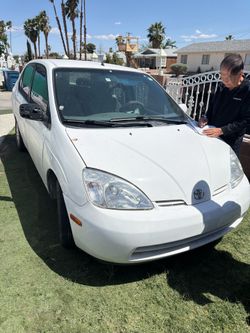 Clean Prius low miles