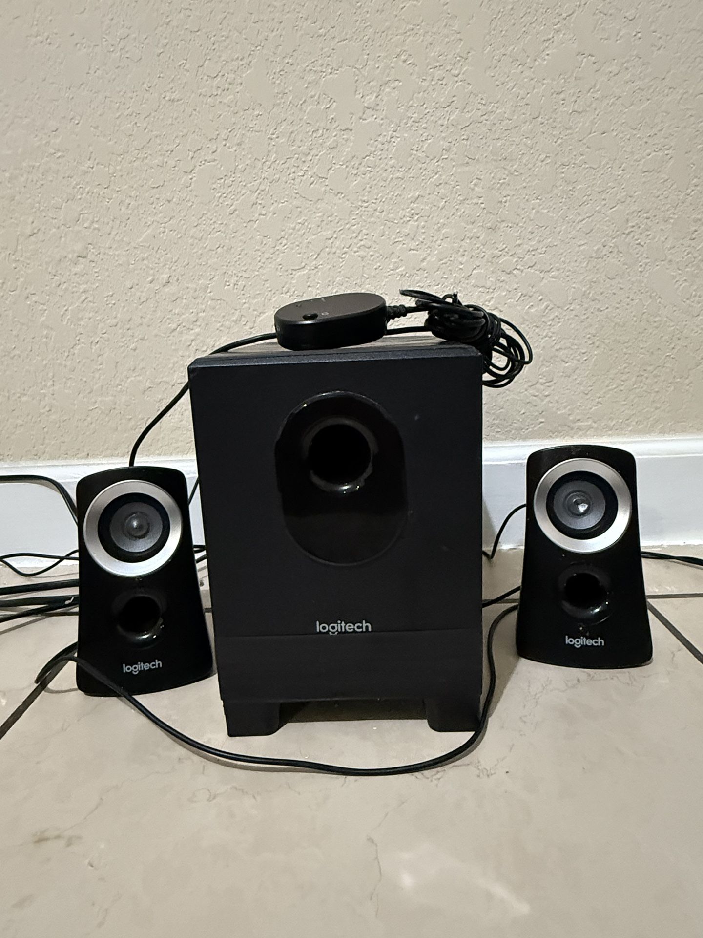 Logitech Z313 2.1 Speaker System with Subwoofer – Greatf Audio for PC, Laptop, TV & Gaming 🎮