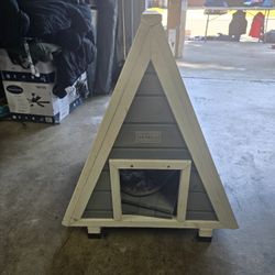A  Cat House Used But In Really Good Condtion