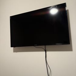 40inch TV with NEW roku device