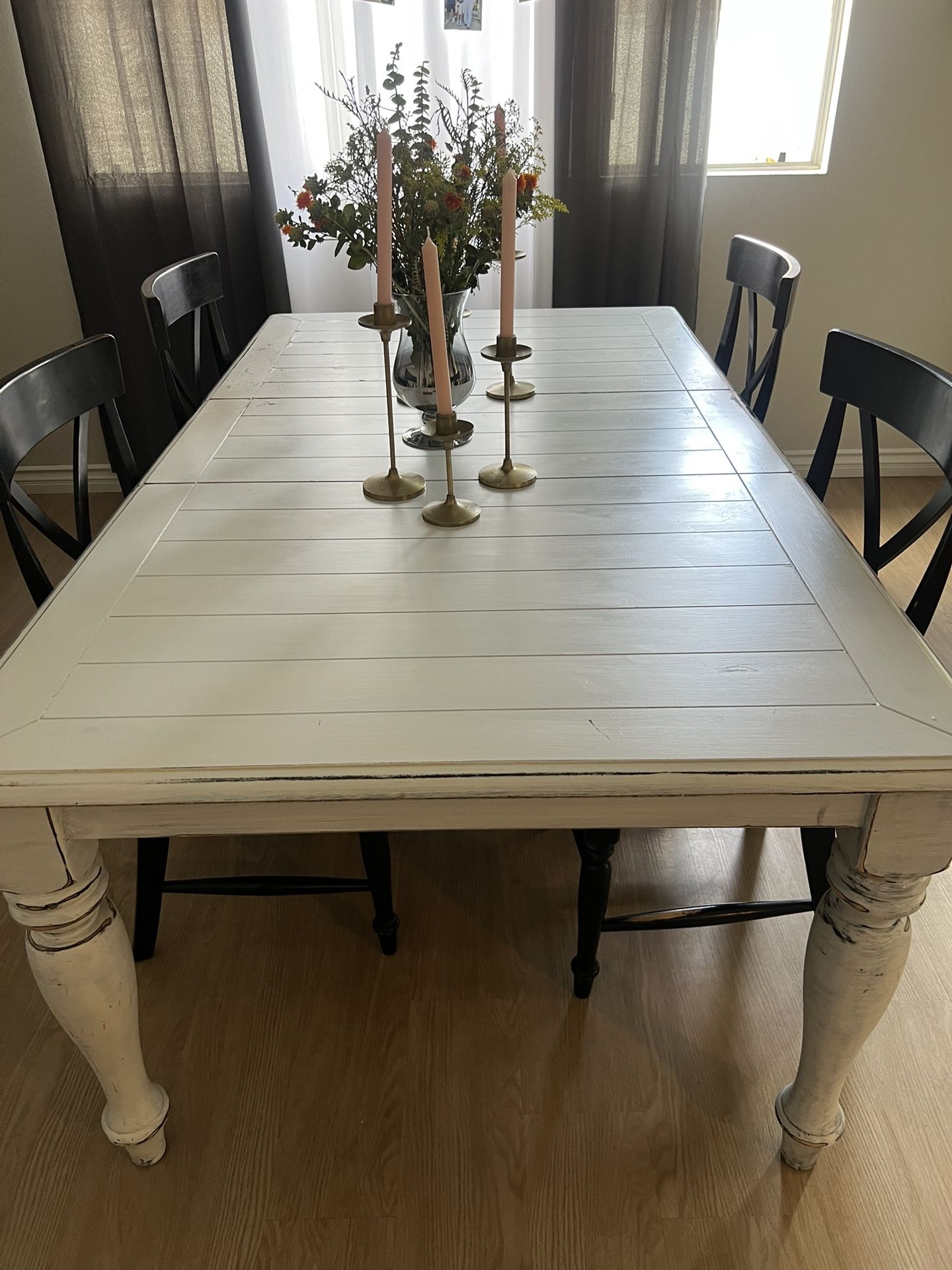 Vintage/farmhouse Dinning Table With 4 Chairs