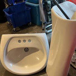 Bathroom pedestal sink