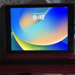 Apple iPad Pro 32 Gigs W Case 