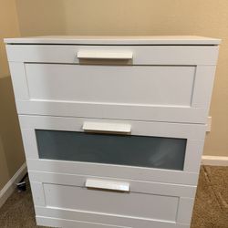 White bedroom dresser