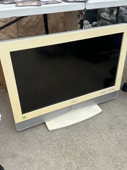 Television Vizio.   32”.   $5.00. Each