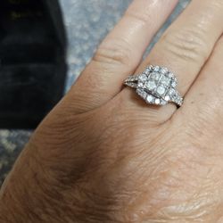 2 1/2 CT. Beautiful Engagement/Wedding Ring