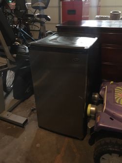 Bar-size Refrigerator