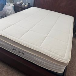 Like New Awara Luxury Hybrid Queen Mattress