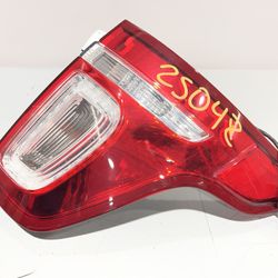 2011 2019 FORD EXPLORER RH PASSENGER SIDE TAIL LIGHT GREAT CONDITIONS✅