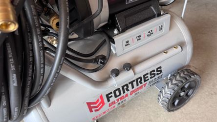Unused new FORTRESS 10 Gallon Ultra Quiet Oil-FreeAir Compressor