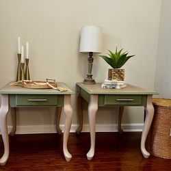 Pair Of Queen Anne End Tables / Side Tables 