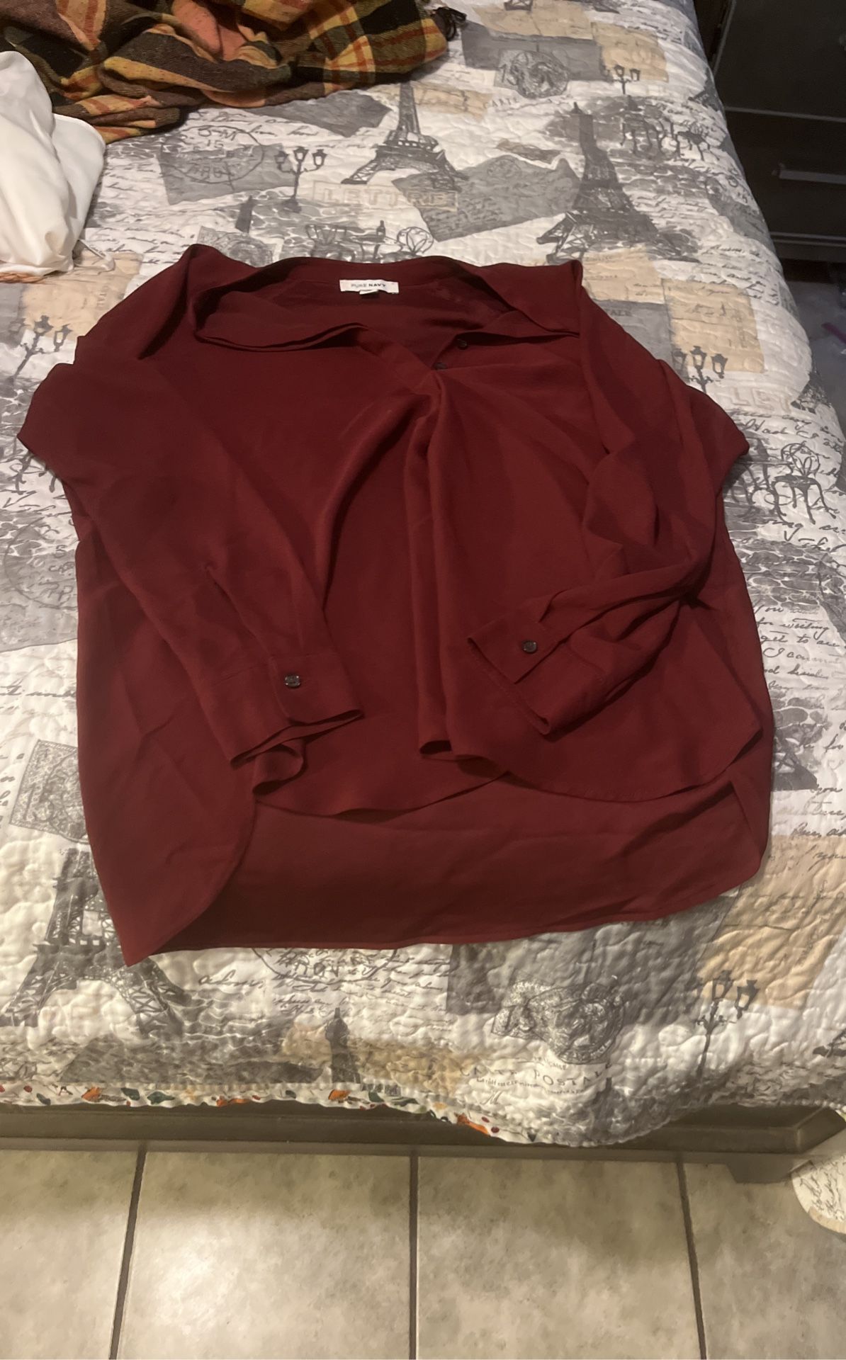 Blouse  $5.00  Medium  Burguendybdreasaer Long Sleeve