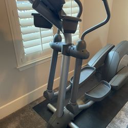 Life Fitness Club Series Eliptical