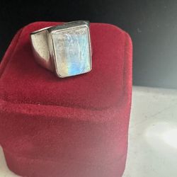925 Solid Sterling Silver W / Genuine Large Moonstone Ring , Beautiful Ring , 12 Gr. , Size 10 , Thick Band , Hallmarked 
