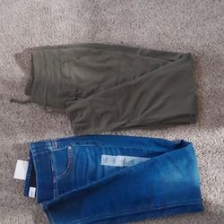 Womans Size 4 Jeans And Size Small Joggers
