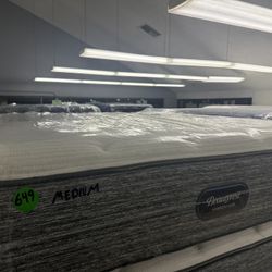 QUEEN SIZE SIMMONS BEAUTYREST HARMONY LUX (MEDIUM) MATTRESS & BOX SPRING BED SET