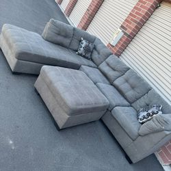 Really Nice Gray Sectional Couch With Ottoman
