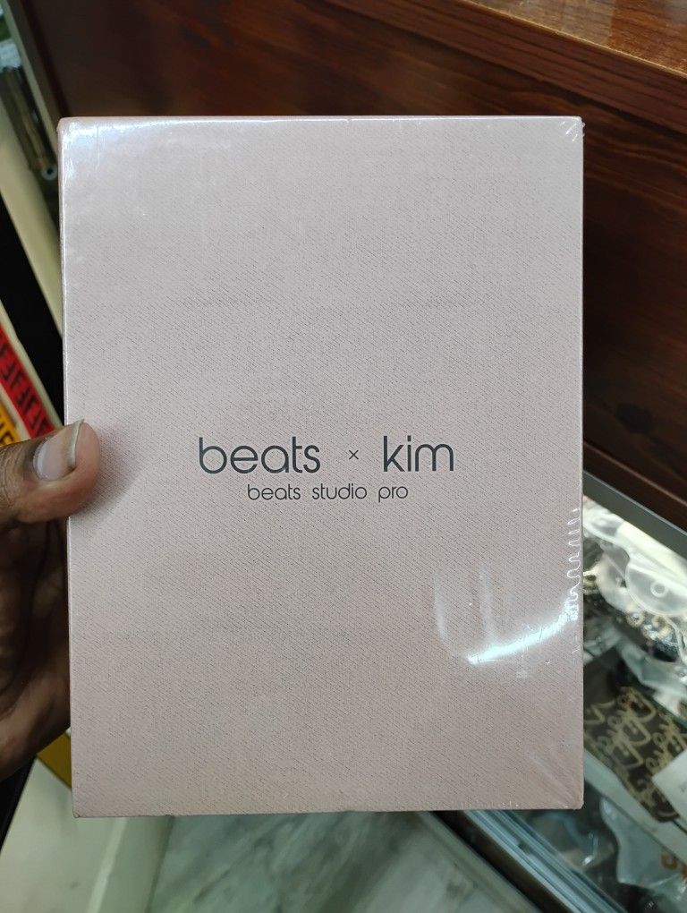 Beats & KIM KARDASHIAN 