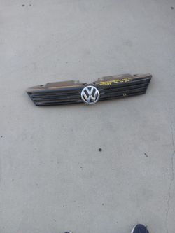 11 to 14 grille and emblem Volkswagen jetta ( oem)