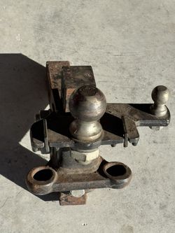weight distribution hitch head with 2-5/16”ball mount. It is a device that helps distribute the tongue weight of a trailer more evenly across the axle