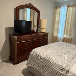 Queen Bedroom Set – Fair/Poor Condition – Priced to Sell