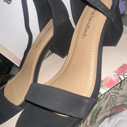 Small Black Heels Size 7 1/2