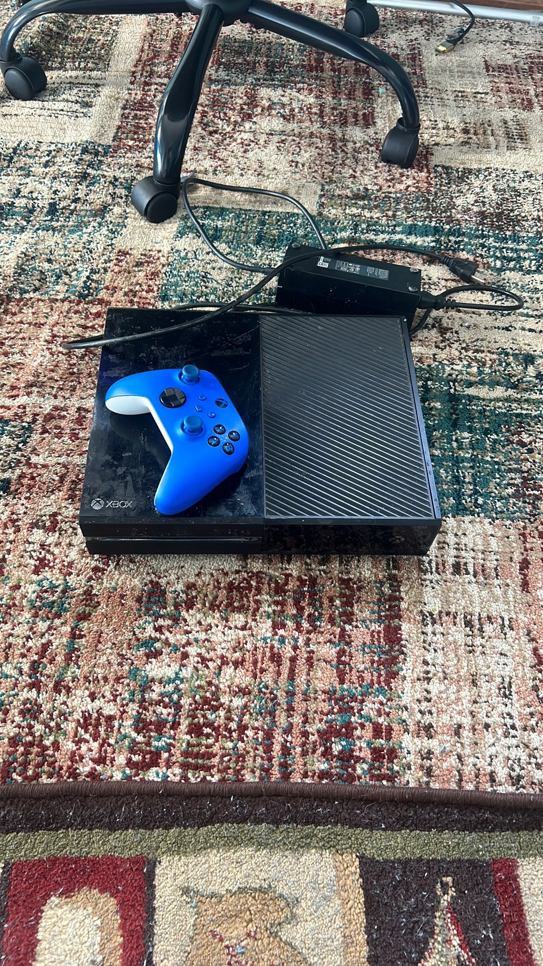 Xbox one (with controller)