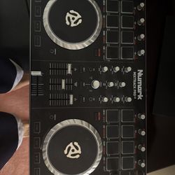 Numark Mixtrack Pro 2