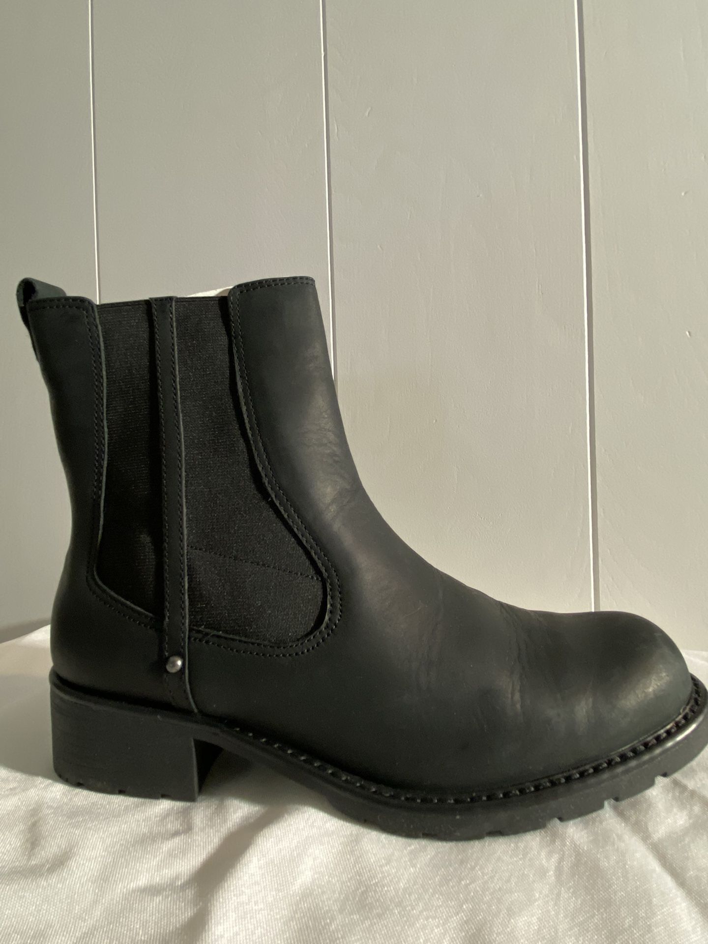 CLARKS WOMEN 'S ORINOCO CLUB CHELSEA BOOTS