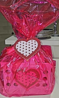 13 piece Valentine's Day hello kitty, lip plumper, and more