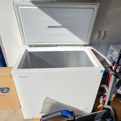 Hisense 7 Cubic Foot Chest Freezer