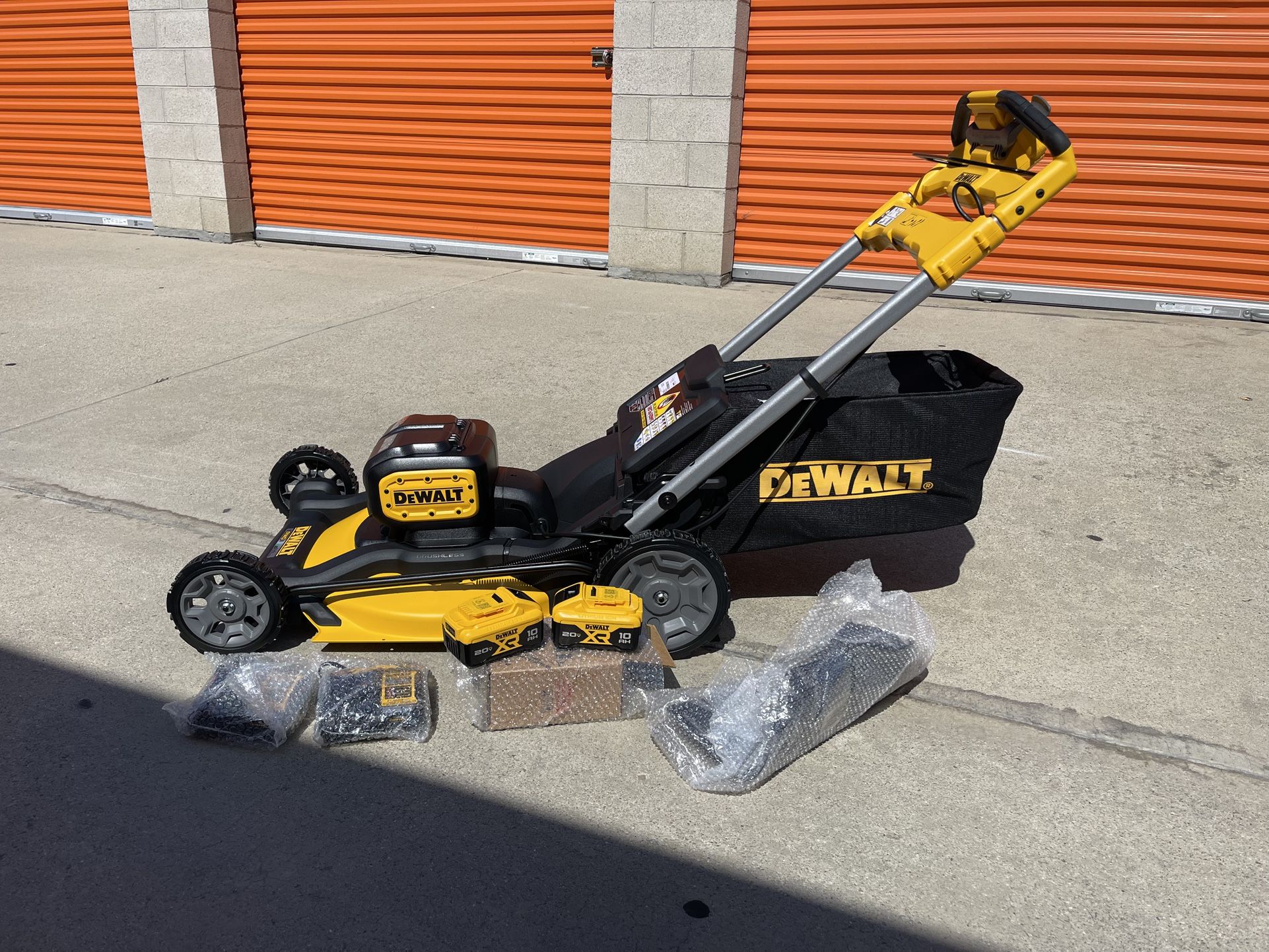 DEWALT 20V MAX 21” Self Propelled Lawn Mower Kit with (2) 10 Ah Batteries and Chargers