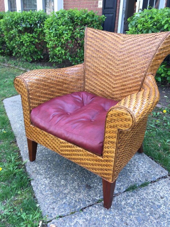 Wicker chair w cushion