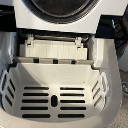 Portable ice maker