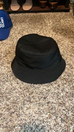 Black bucket hat