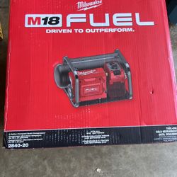 Milwaukee M18 FUEL 18-Volt Lithium-Ion Brushless Cordless 2 Gal. Electric Compact Quiet Compressor (Tool-Only