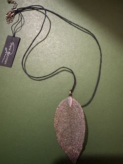 New W/ Tag Gold Leaf Necklace