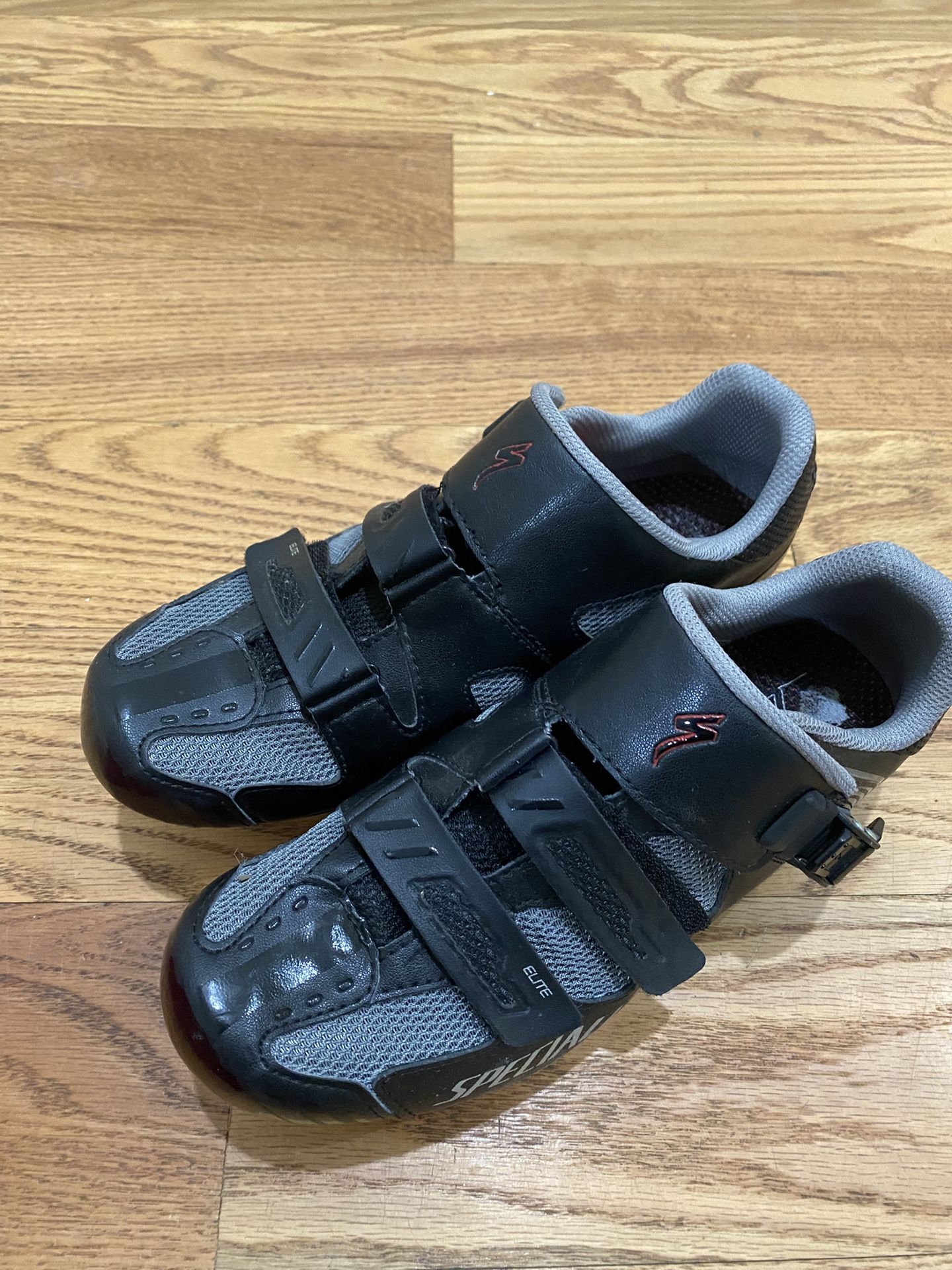 Specialized cycling shoes