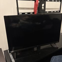 🖥️ TCL Roku Smart TV 28” – Excellent Condition