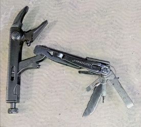 Vintage Leatherman crunch tool retails $270 only asking $100