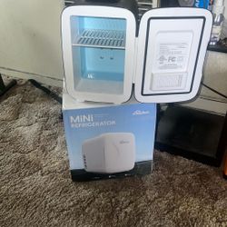 Beichen mini fridge