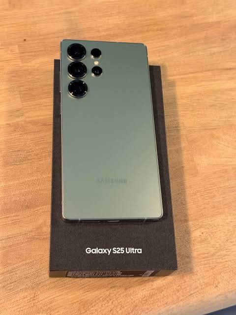 Samsung Galaxy S25 Ultra (perfect condition)