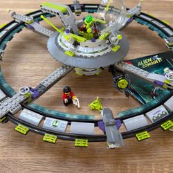 LEGO Mothership- Alien Conquest