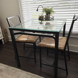 Eating / Kitchenette Table & 2 Chairs 