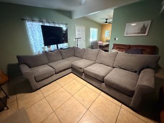 Living Spaces Large Modular Sectional Couch – Gray – $450 OBO